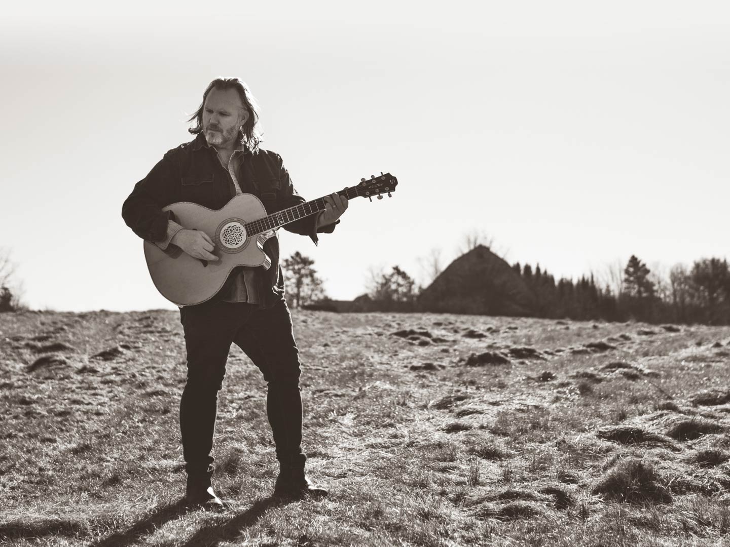 Charlie A’Court performs San Palarino