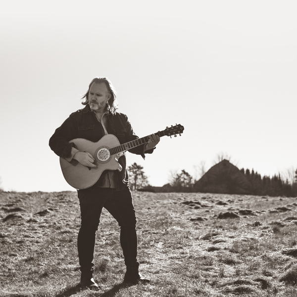 Charlie A’Court performs San Palarino